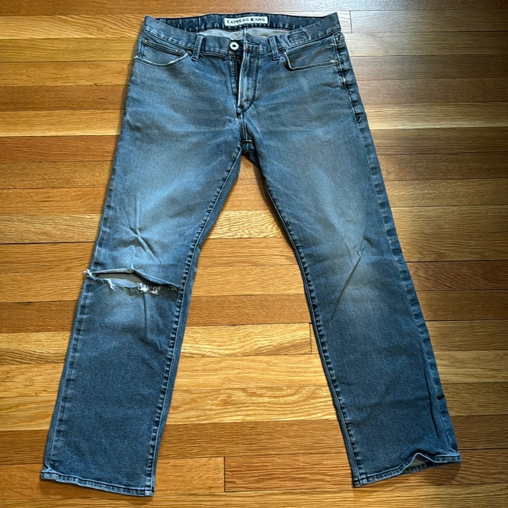 Express Men’s Slim Fit Medium Wash Straight Leg Jeans 32 X 30